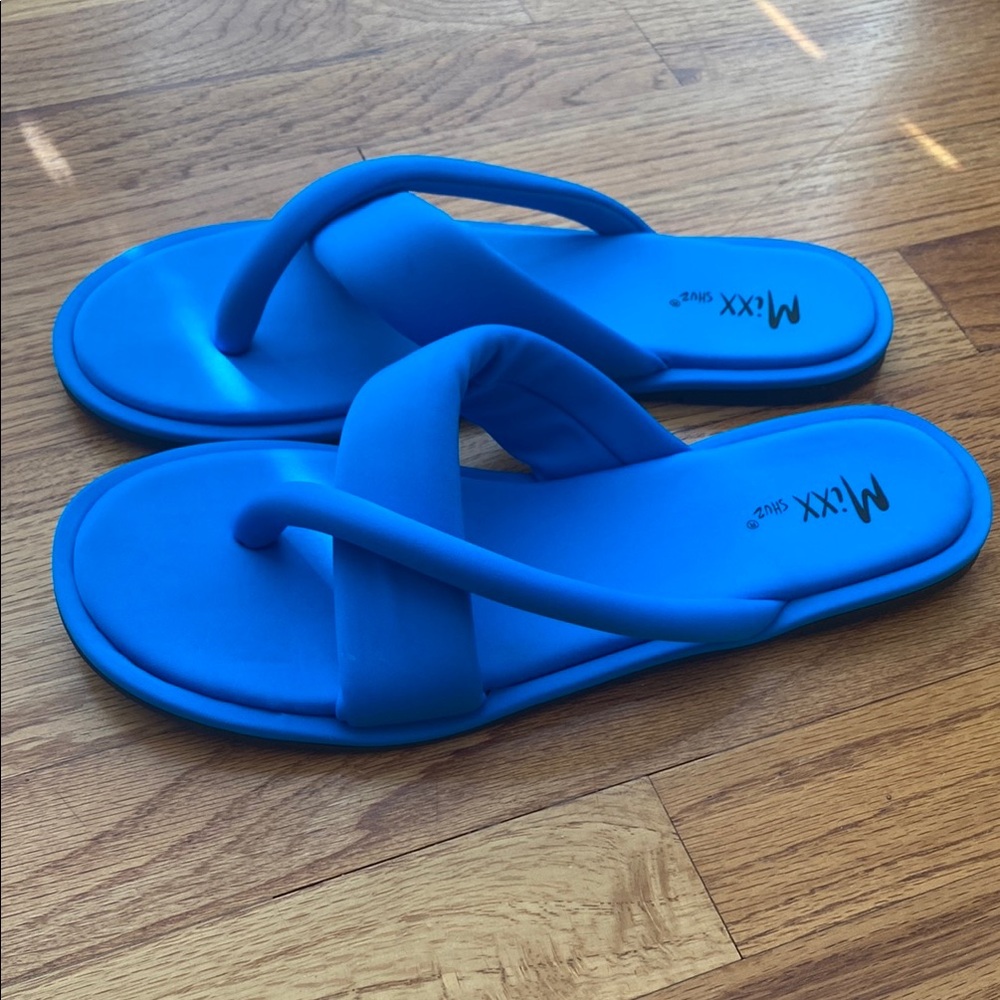 Mixx Shuz Blue Padded Sandals